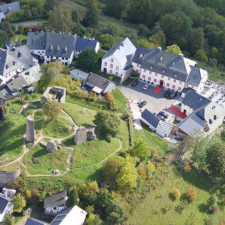 Schlosshotel Burghaus Kronenburg Dahlem  Ngoại thất bức ảnh