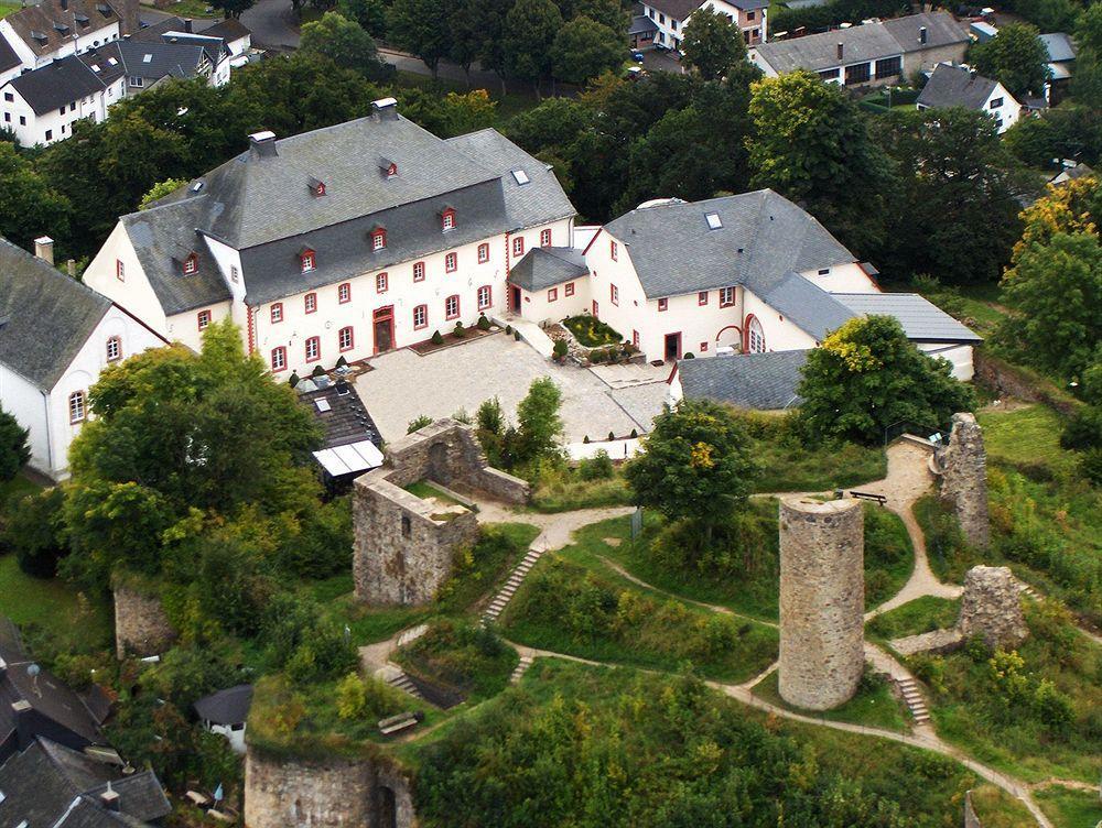 Schlosshotel Burghaus Kronenburg Dahlem  Ngoại thất bức ảnh