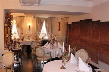 Schlosshotel Burghaus Kronenburg Dahlem  Ngoại thất bức ảnh