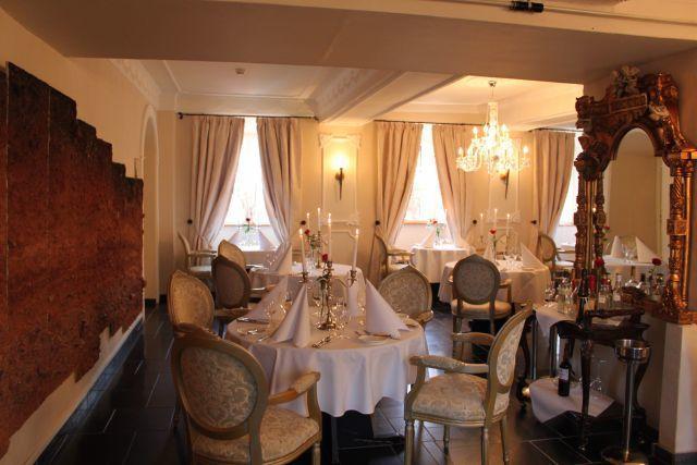 Schlosshotel Burghaus Kronenburg Dahlem  Ngoại thất bức ảnh
