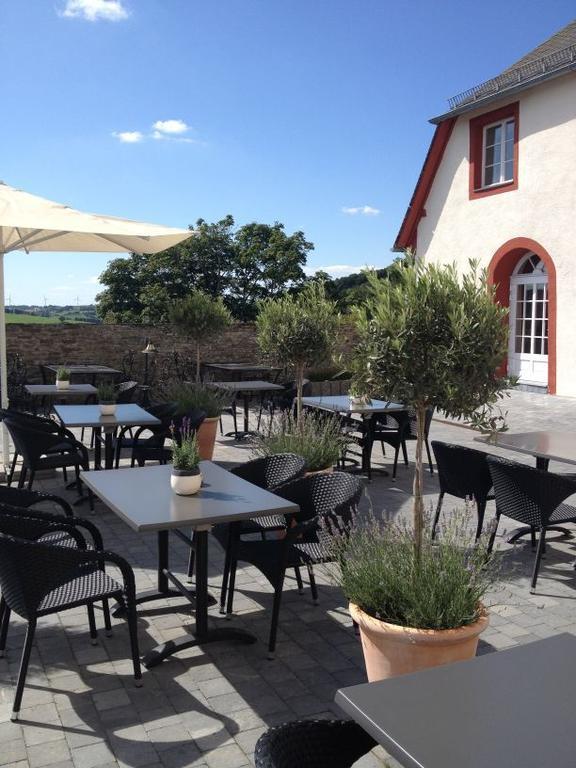 Schlosshotel Burghaus Kronenburg Dahlem  Ngoại thất bức ảnh